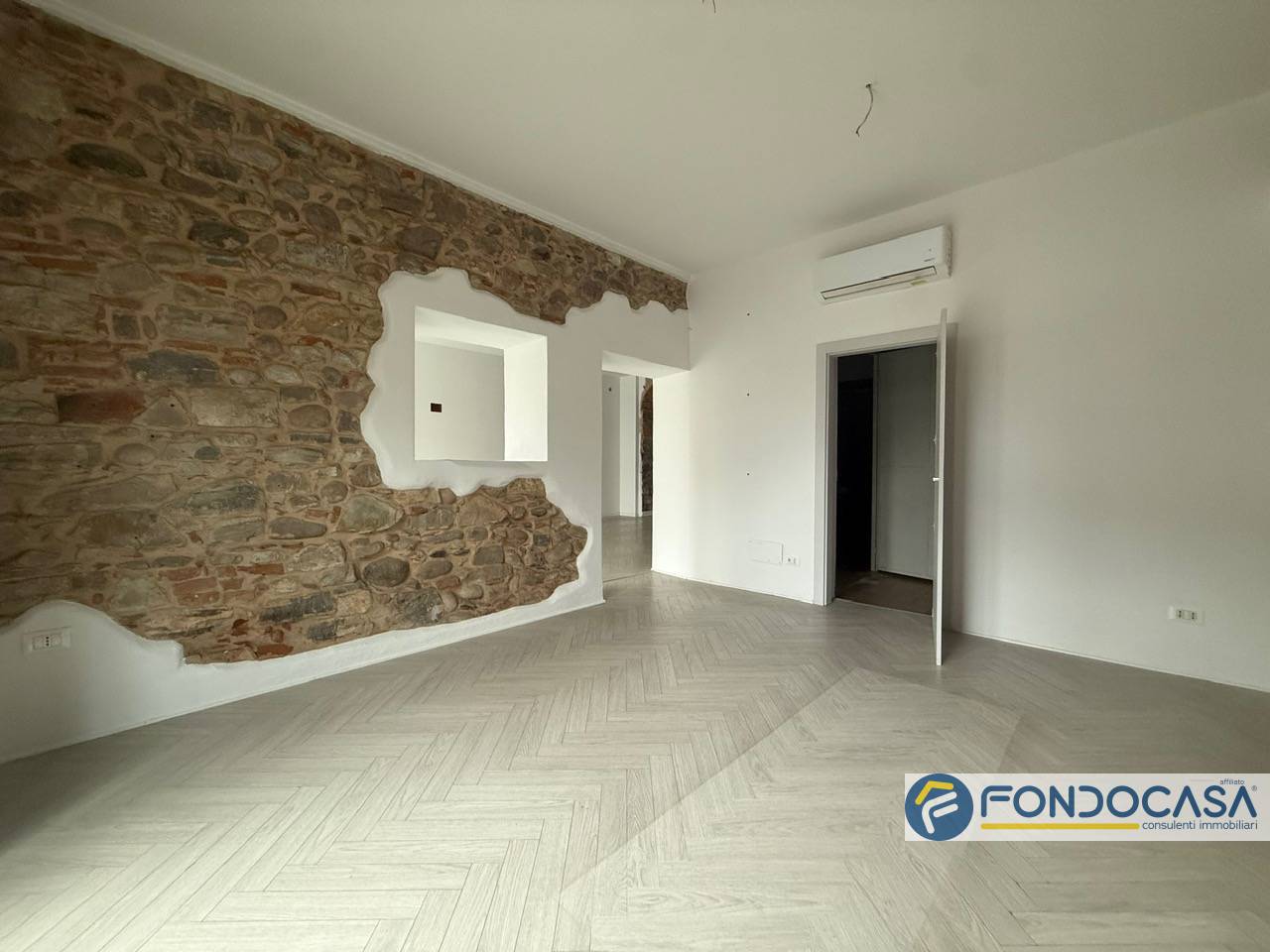 Locale commerciale in affitto a Palazzolo sull'Oglio