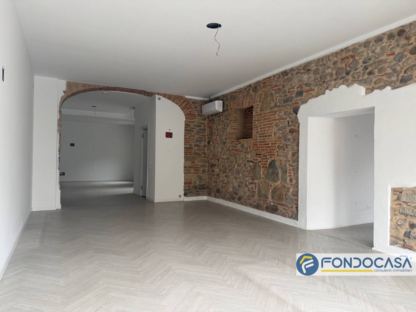 Locale commerciale in affitto a Palazzolo sull'Oglio