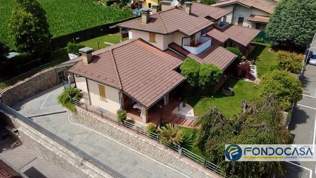 Villa bifamiliare in vendita a Pontoglio