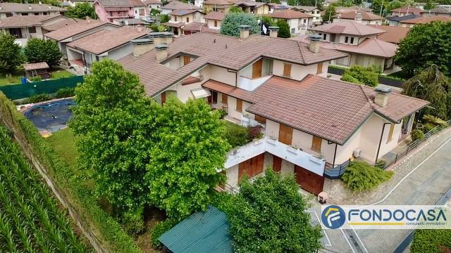 Villa bifamiliare in vendita a Pontoglio