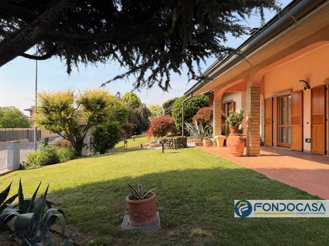 Villa in vendita a Palazzolo sull'Oglio