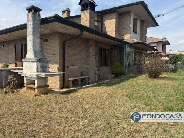 Villa bifamiliare in vendita a Palazzolo sull'Oglio