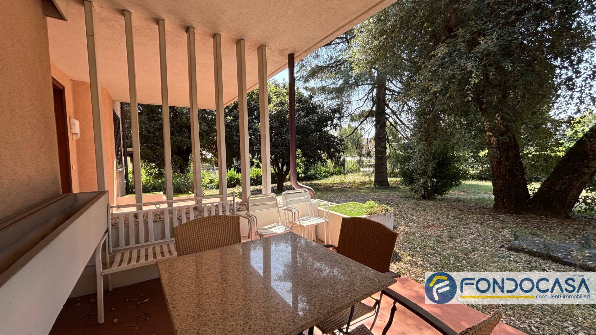 Villa bifamiliare in vendita a Cologne