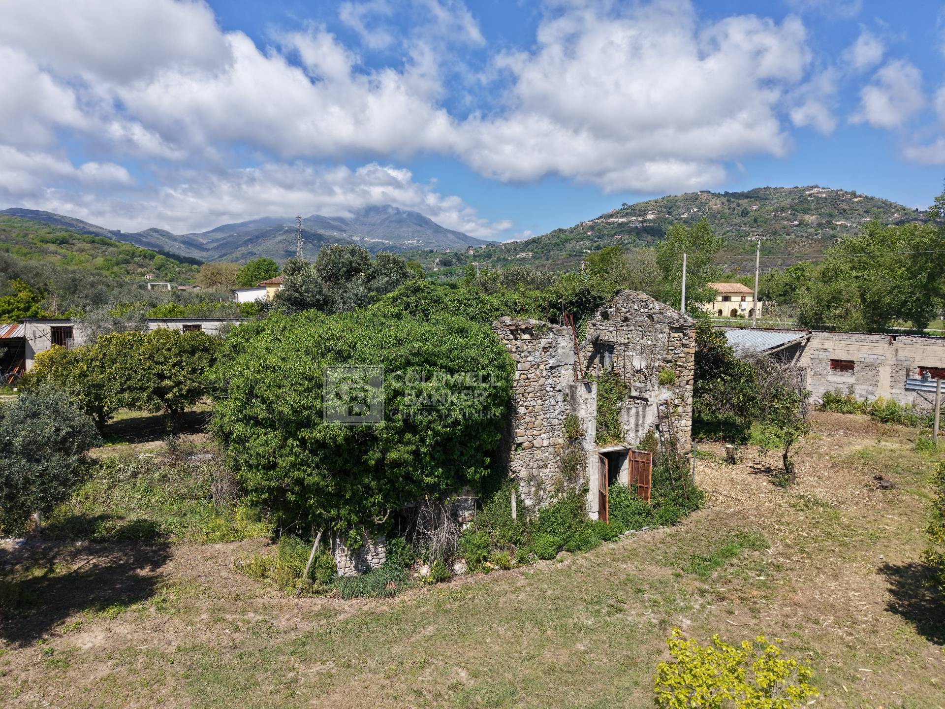 Rustico/Casale/Corte in vendita a Casal Velino