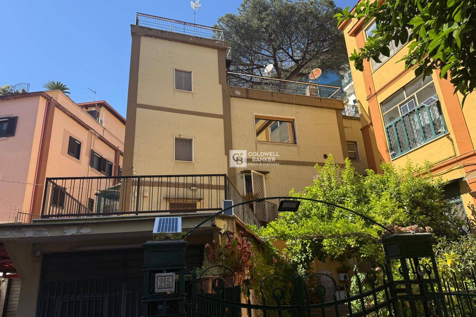 Appartamento in vendita a Napoli, San Carlo Arena