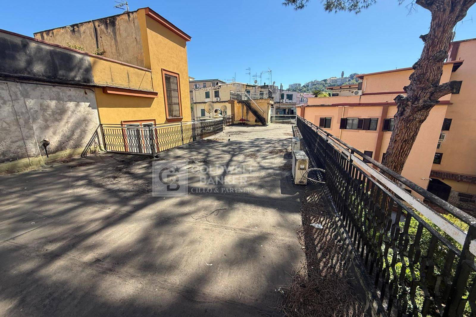 Appartamento in vendita a Napoli, San Carlo Arena