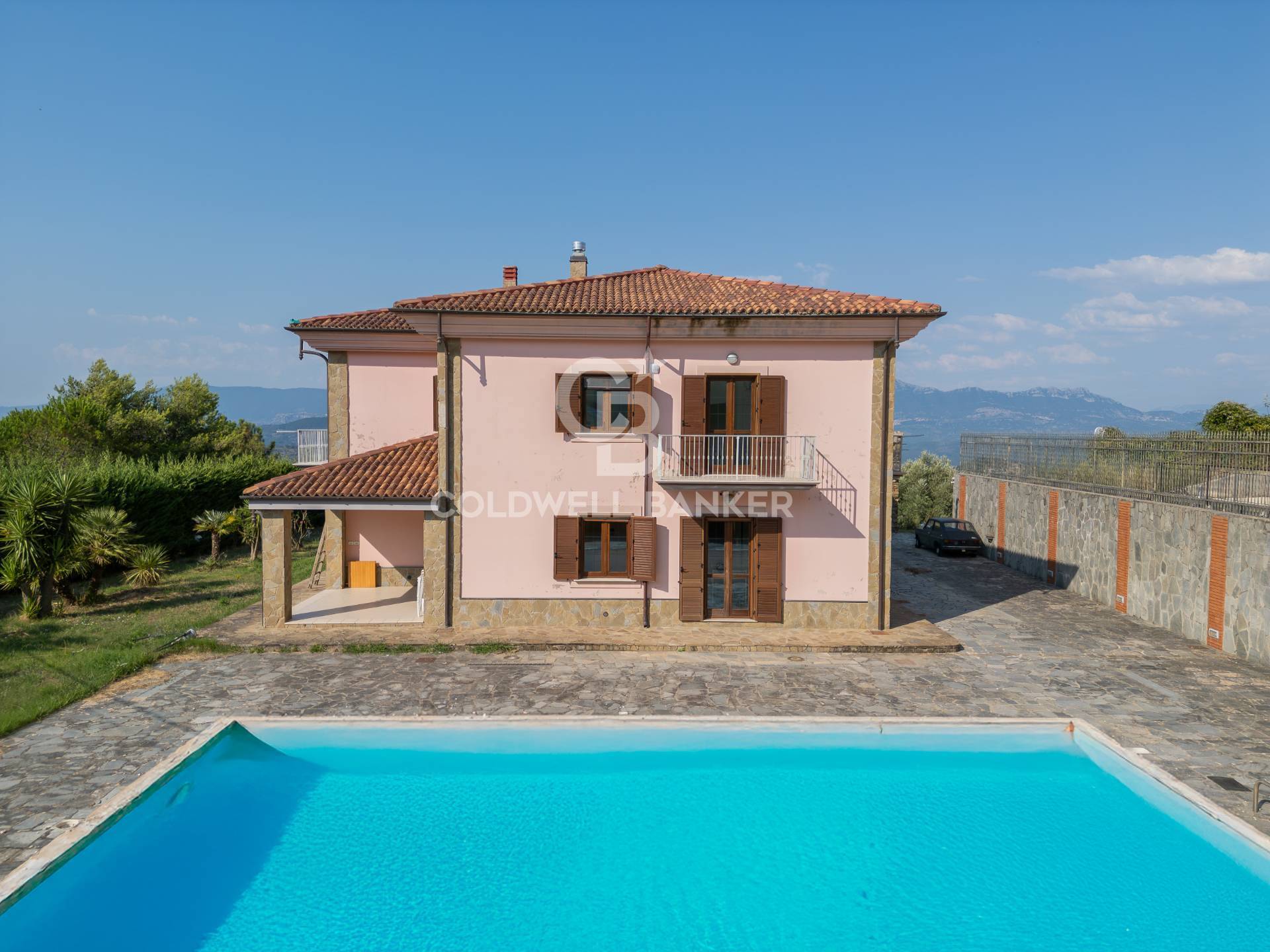Casa indipendente in vendita a Lustra
