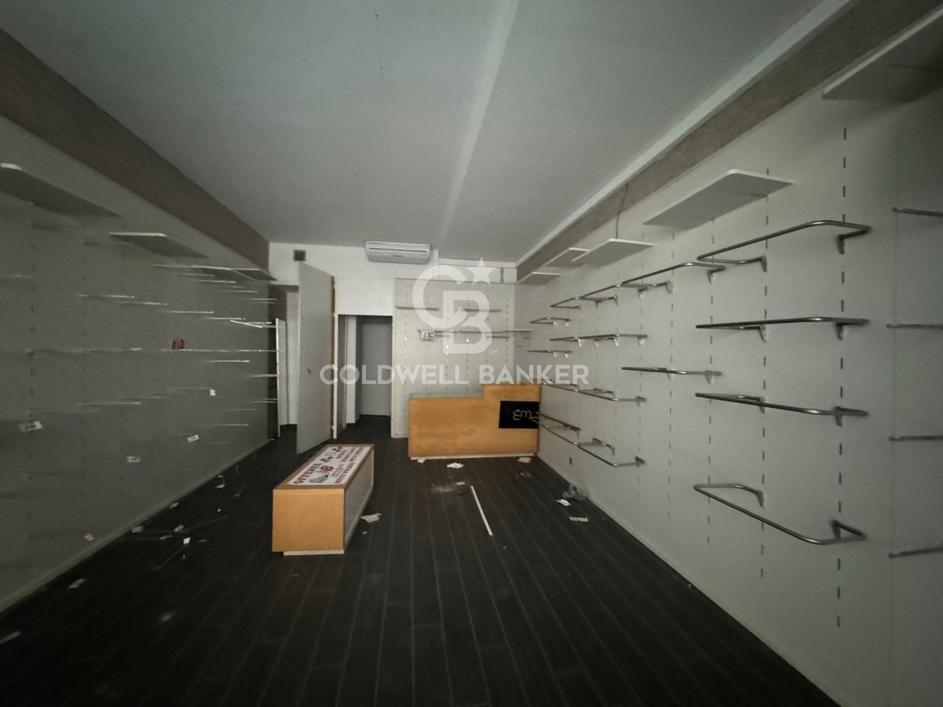 Locale commerciale in vendita a Agropoli