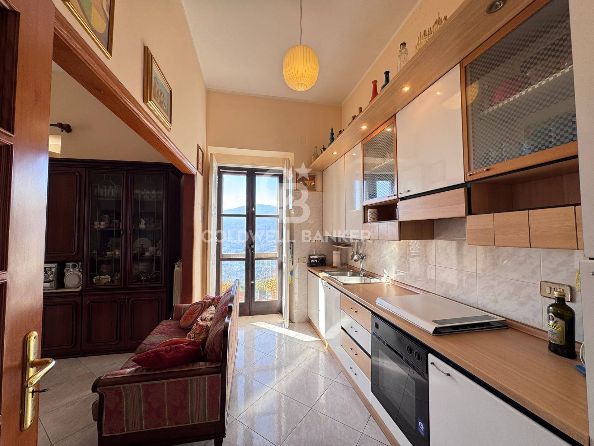 4 o pi locali in vendita a Lustra