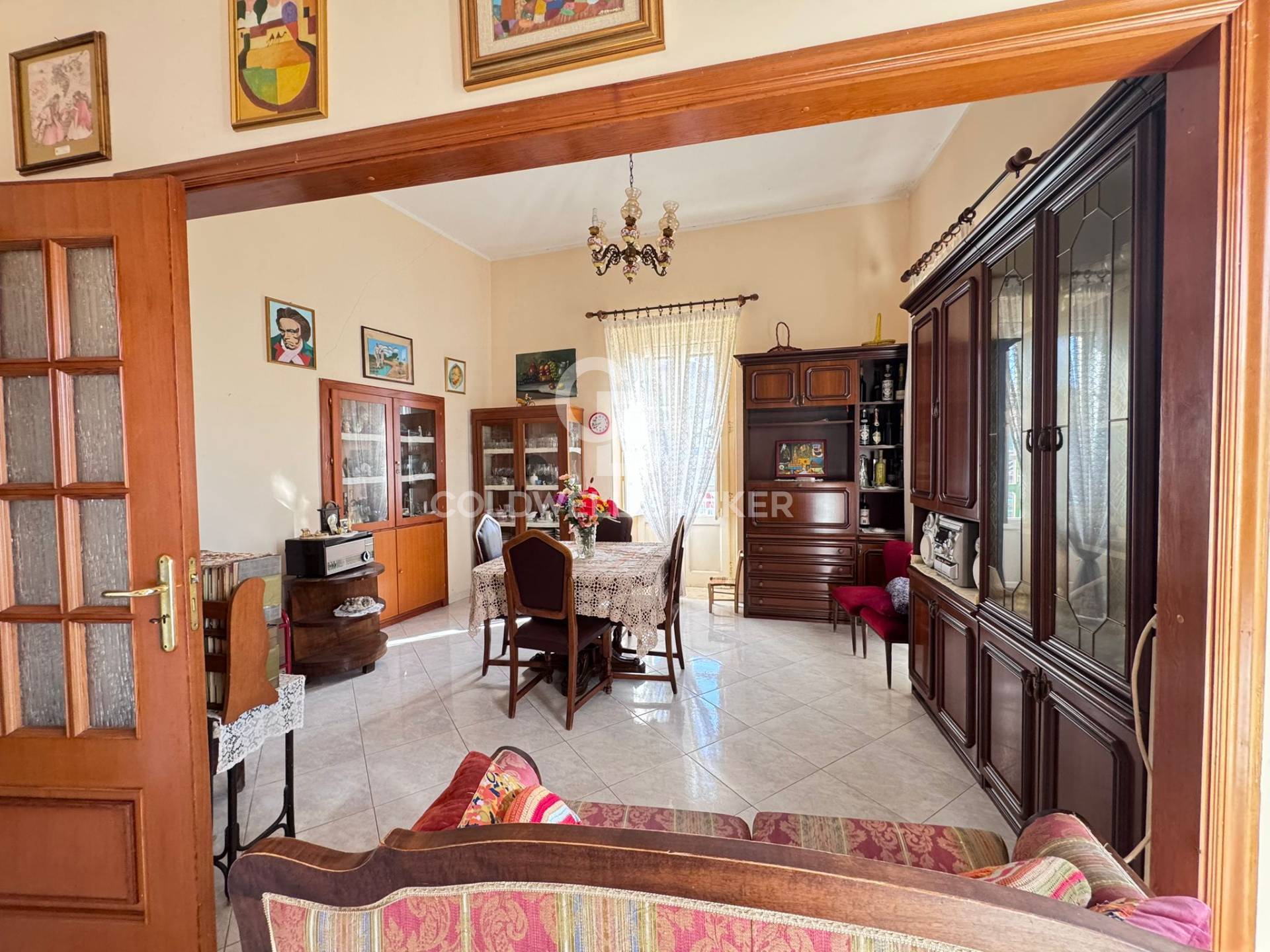 4 o pi locali in vendita a Lustra