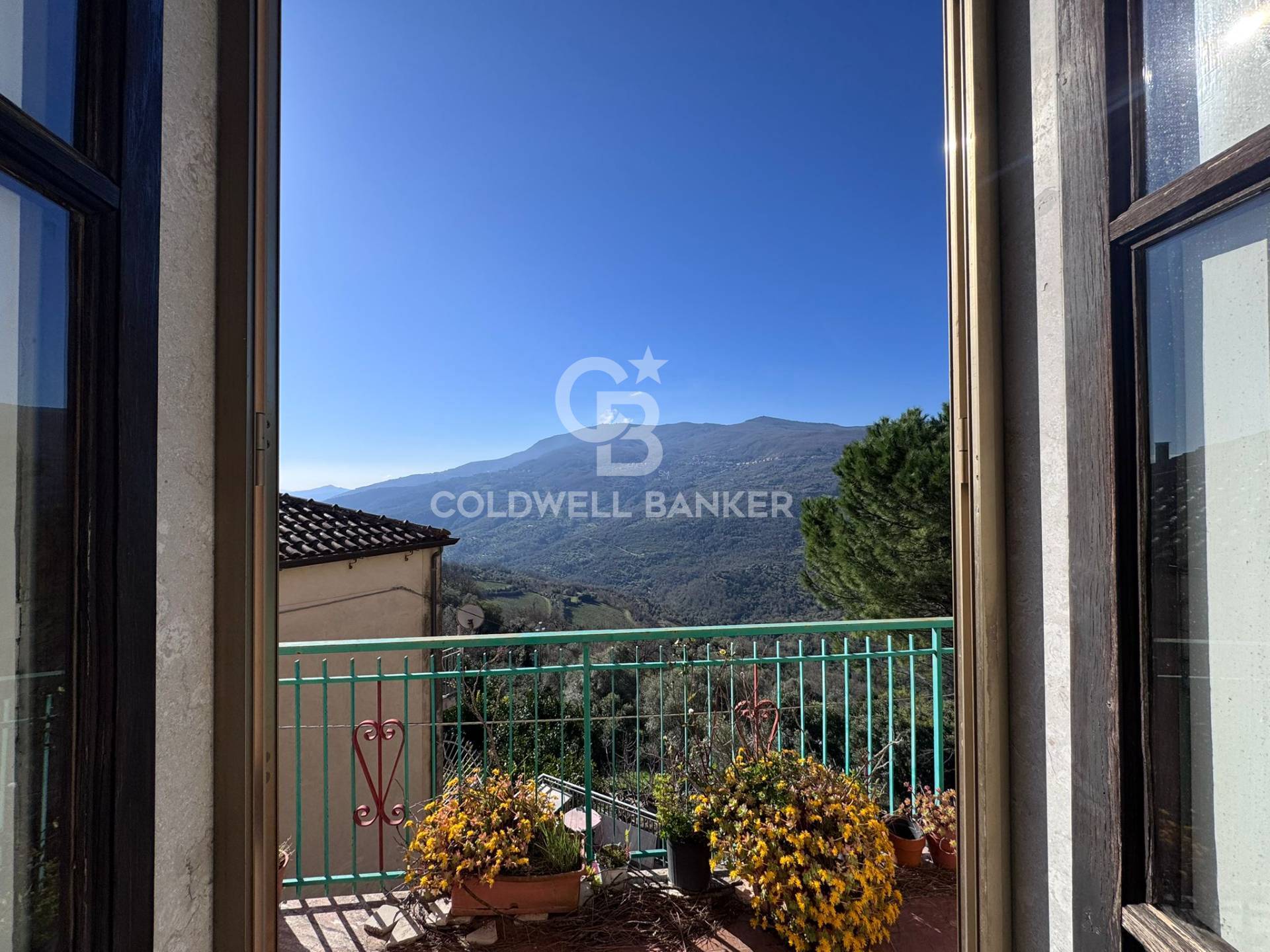 4 o pi locali in vendita a Lustra