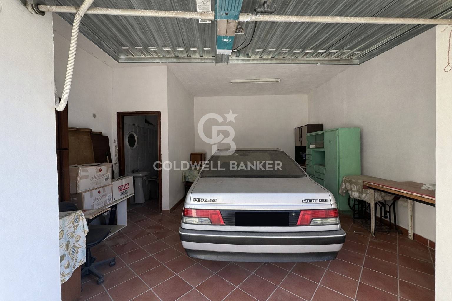 Box o garage in vendita a Lustra