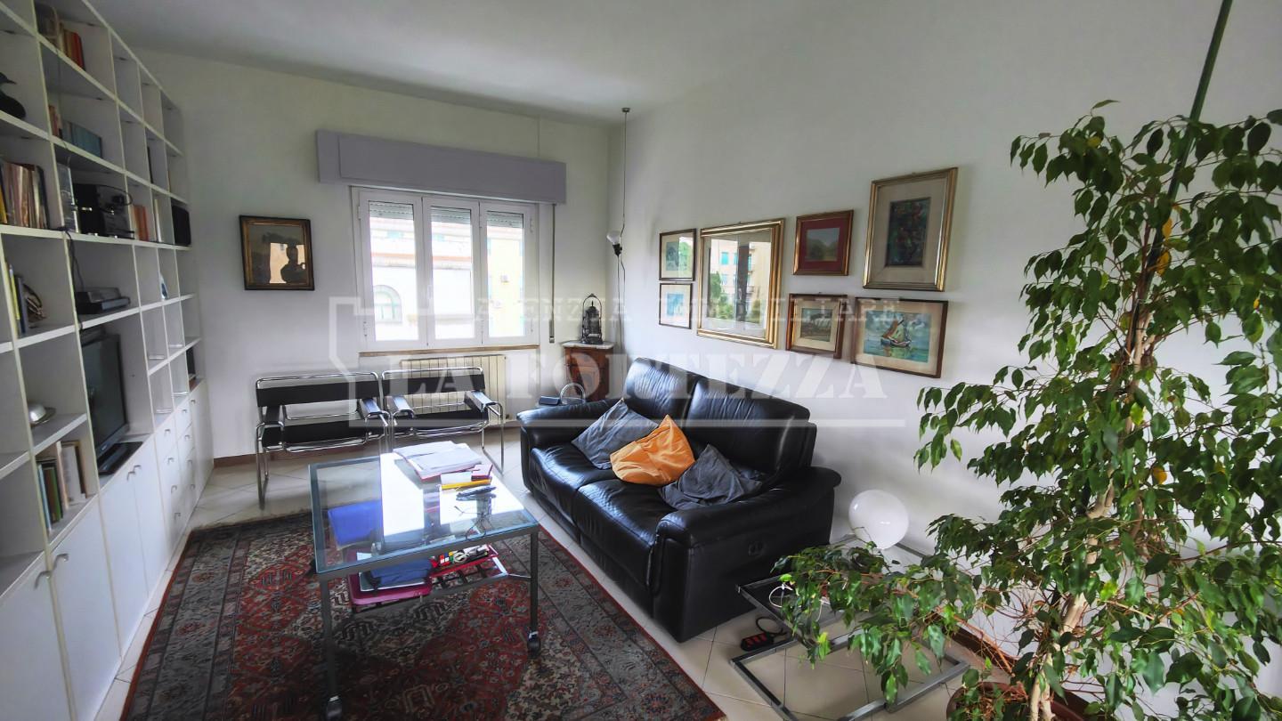 Attico con terrazzo, Pisa santa maria