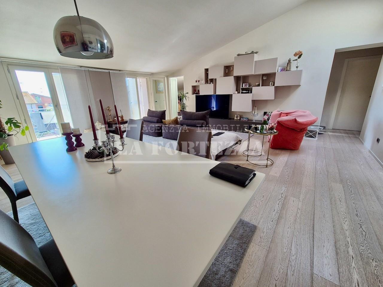 Appartamento con terrazzi, San Giuliano Terme ghezzano