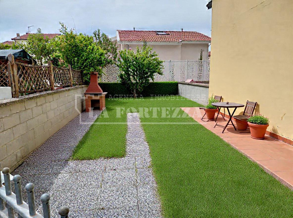 Trilocale con giardino, Cascina montione