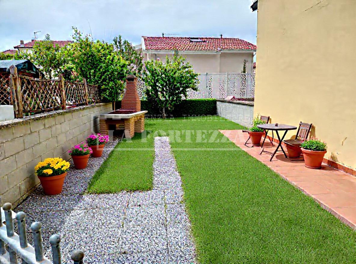 Trilocale con giardino, Cascina montione