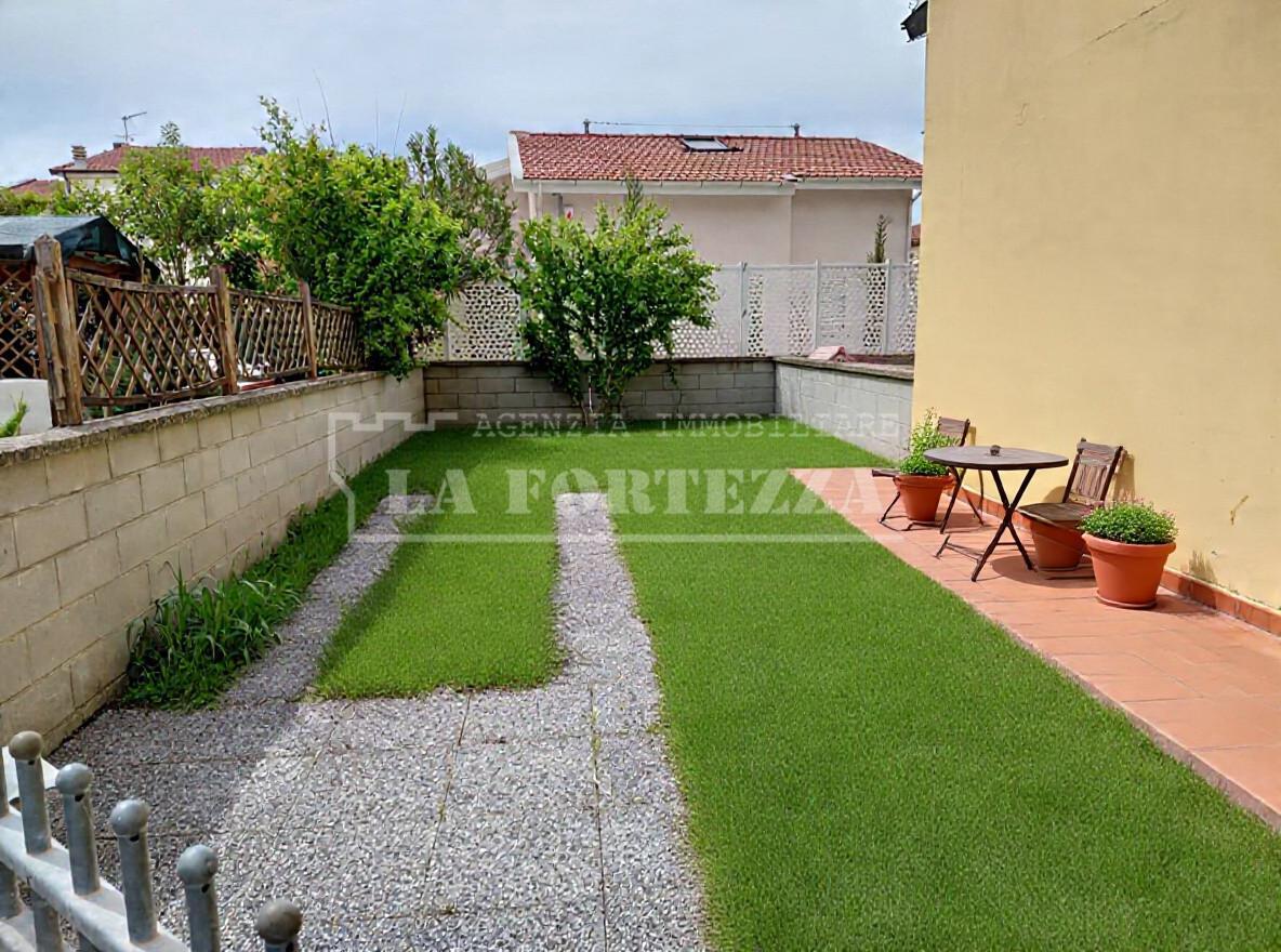 Trilocale con giardino, Cascina montione