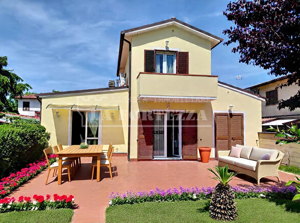 Villa Bifamiliare con giardino, Cascina titignano