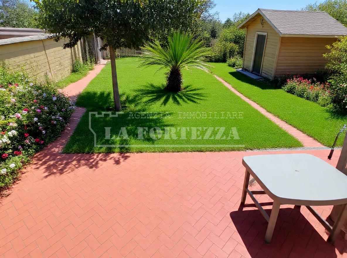 Villa Bifamiliare con giardino, Cascina titignano