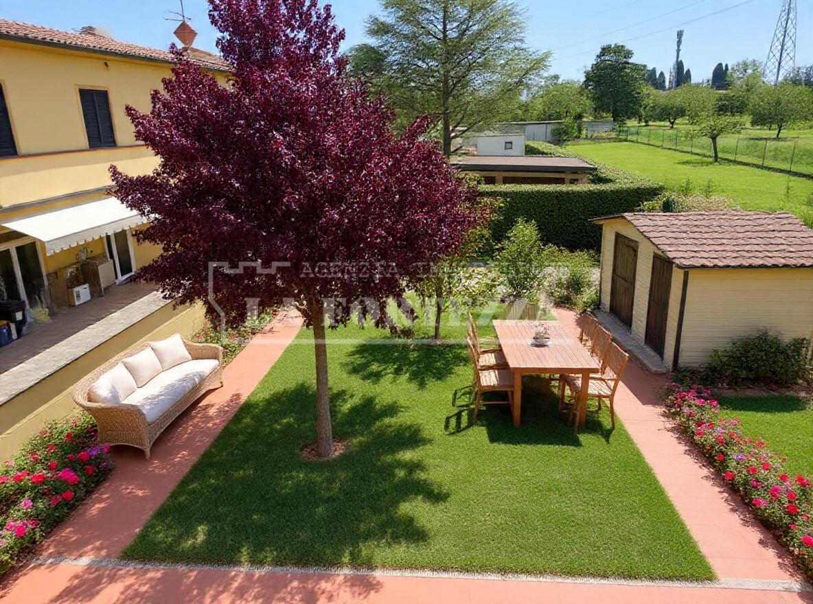 Villa Bifamiliare con giardino, Cascina titignano