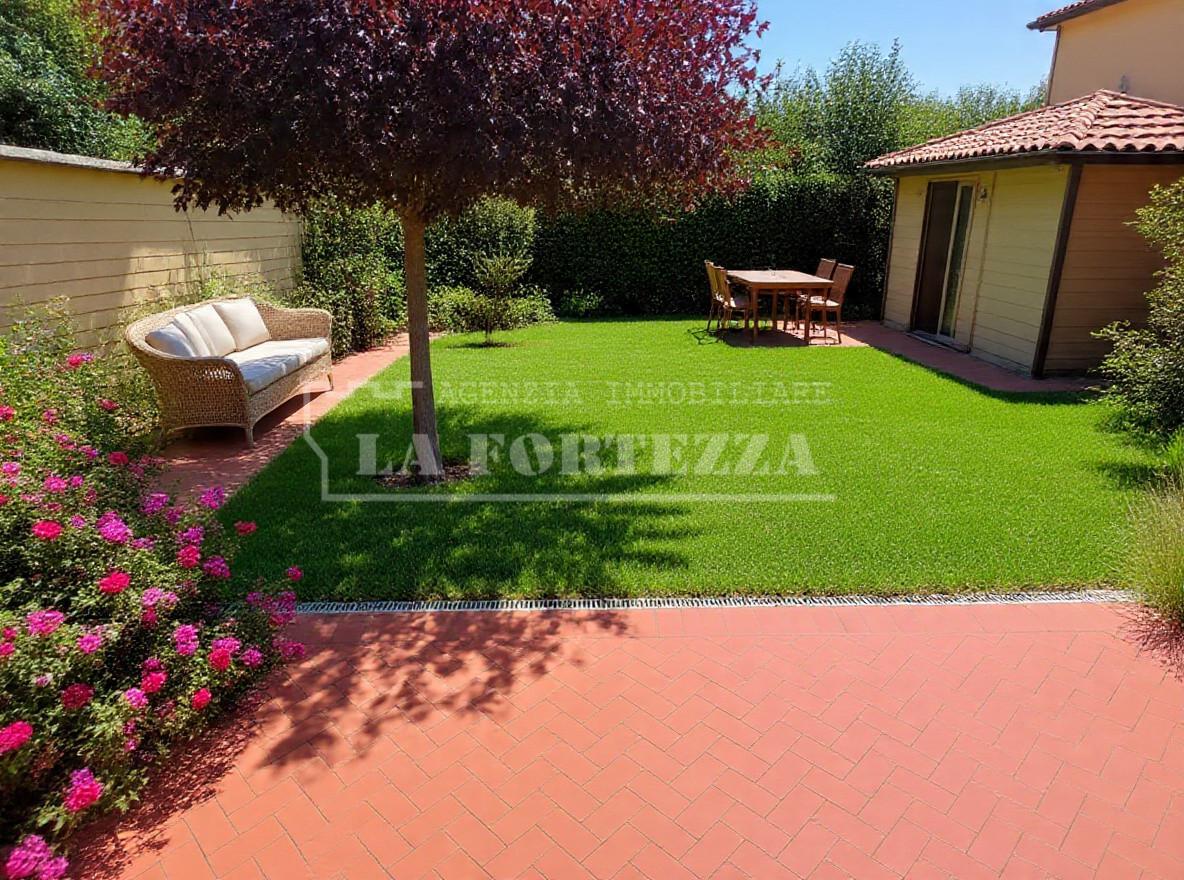 Villa Bifamiliare con giardino, Cascina titignano