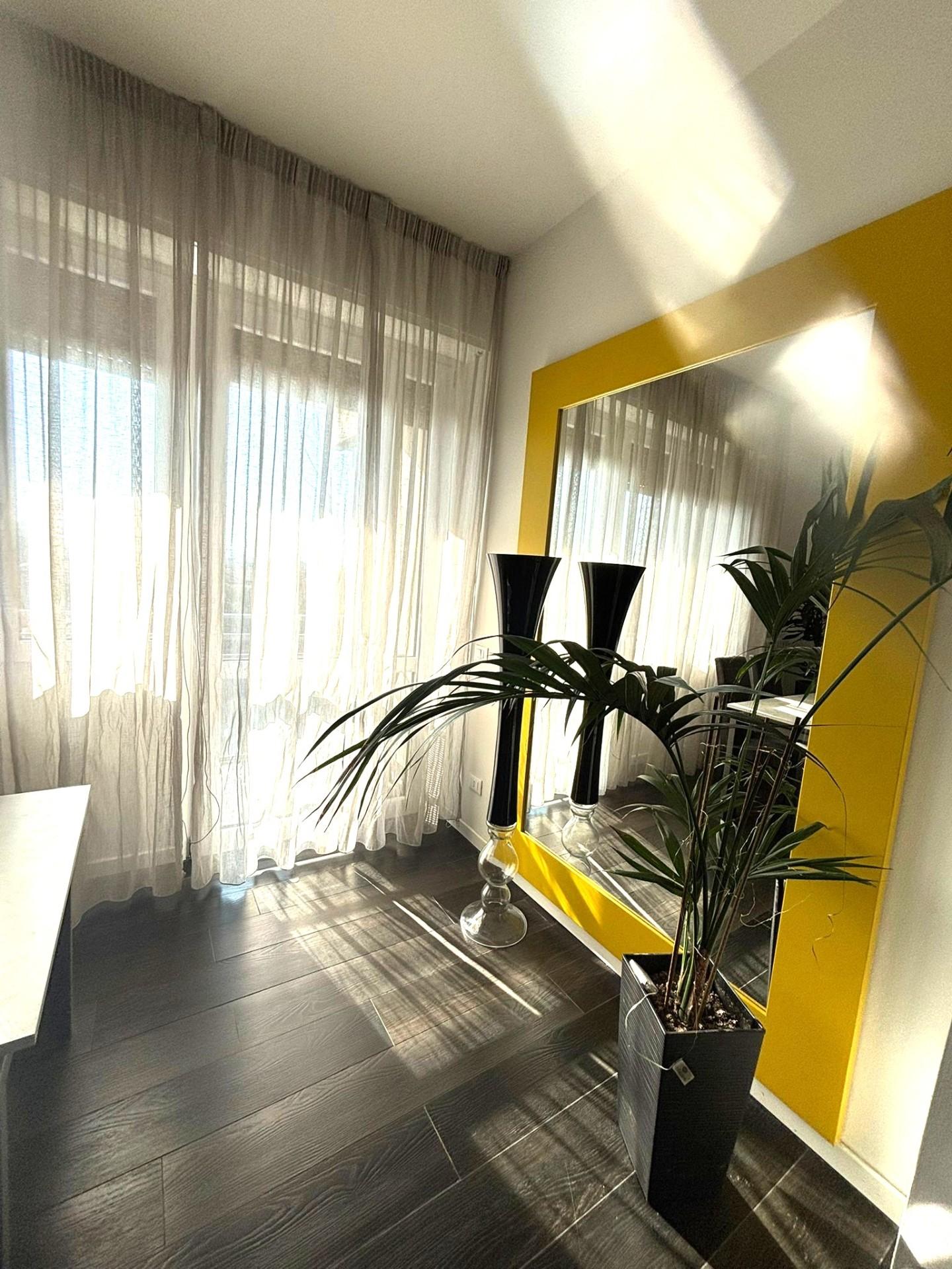 Attico con terrazzi, Pontedera centro