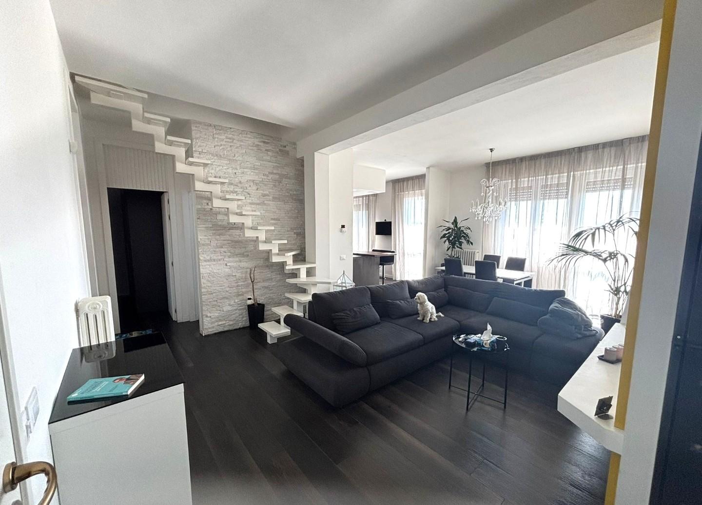 Attico con terrazzi, Pontedera centro