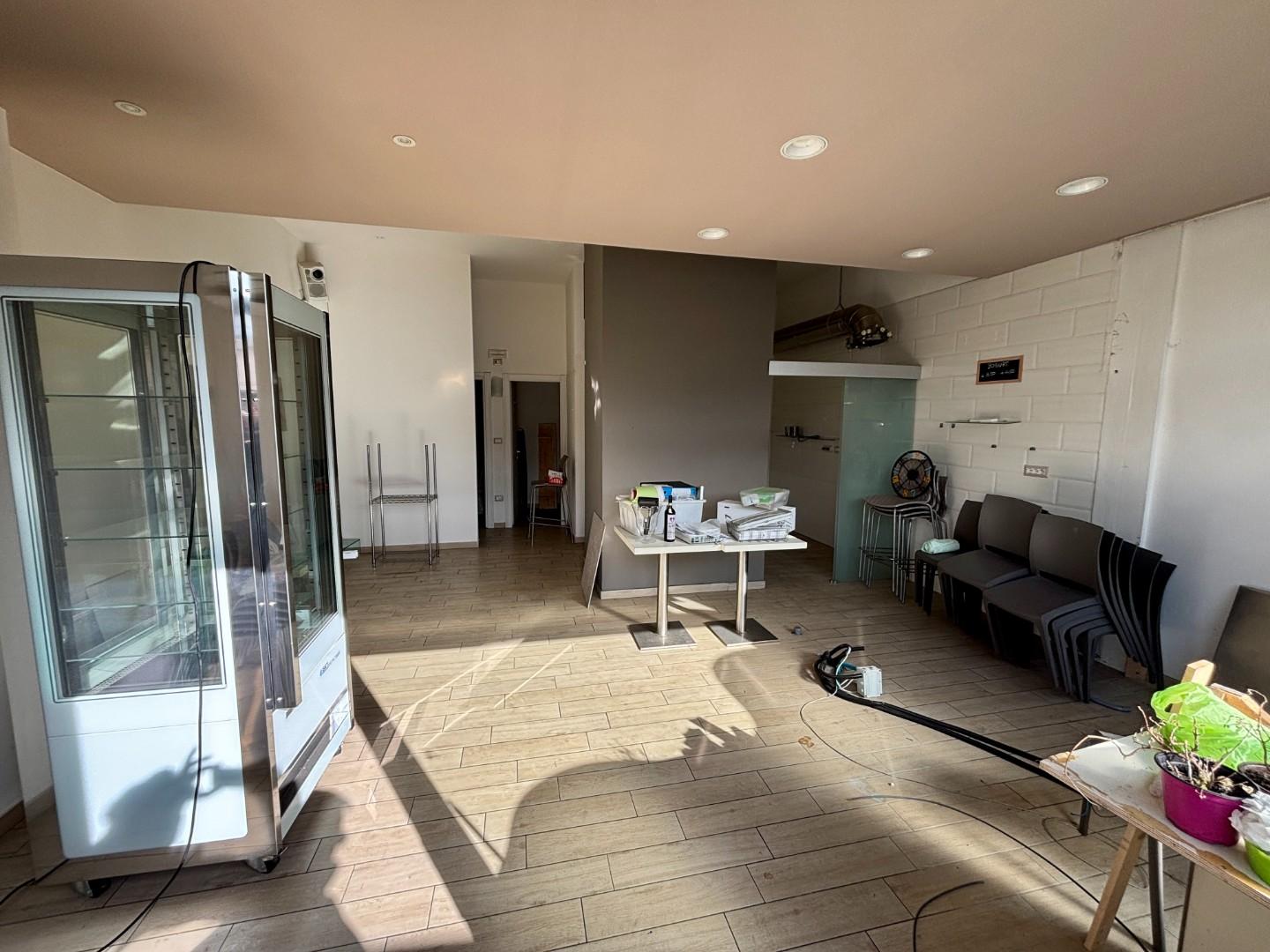 Negozio in affitto, Pontedera oltrera