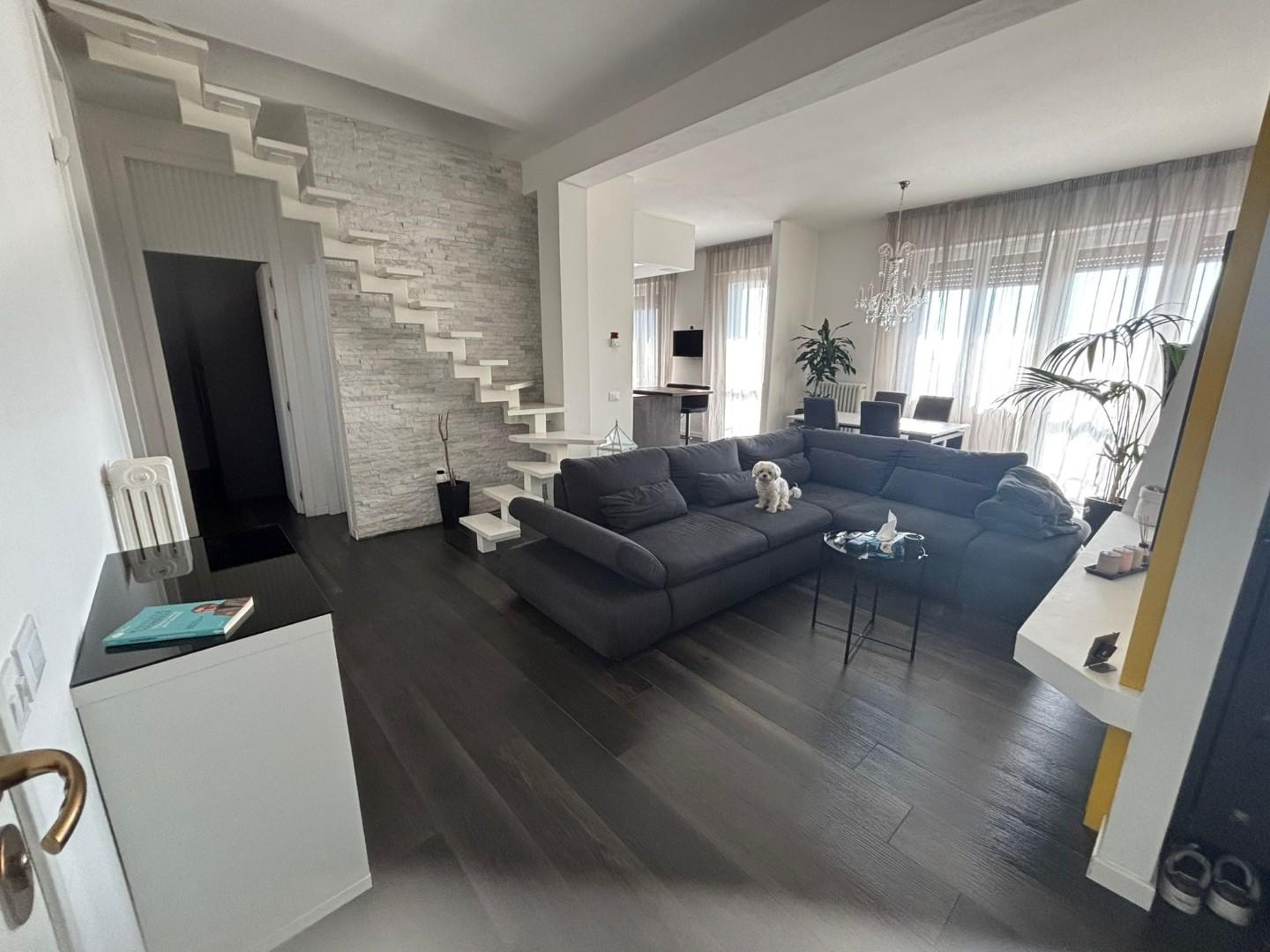 Attico con terrazzi, Pontedera centro