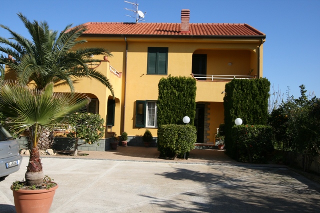 Affitto villa con terrazzo a Lascari
