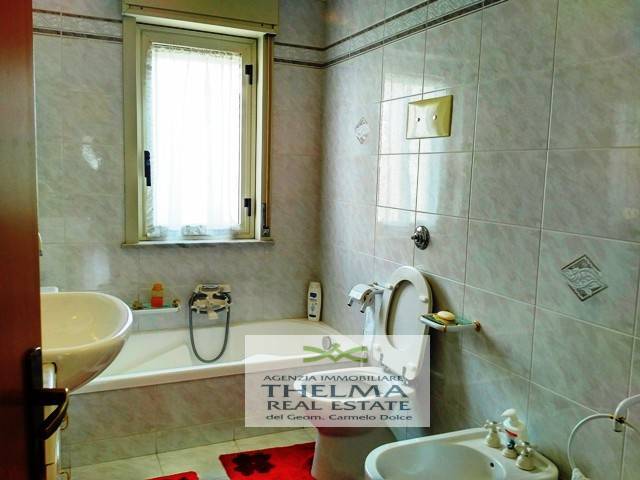 Appartamento in vendita a Campofelice di Roccella