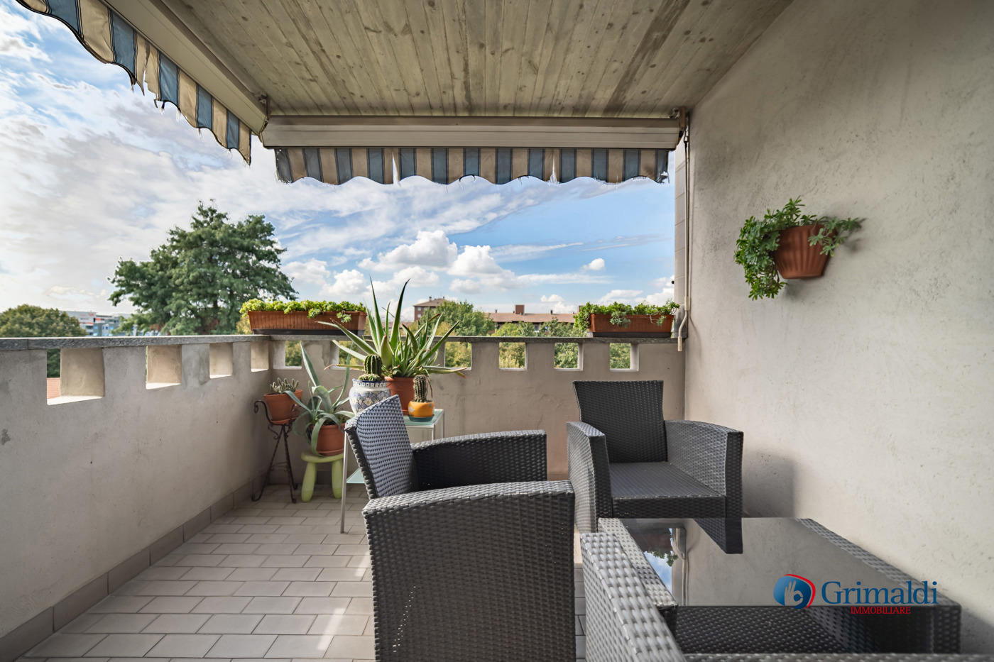 Trilocale con box a Milano