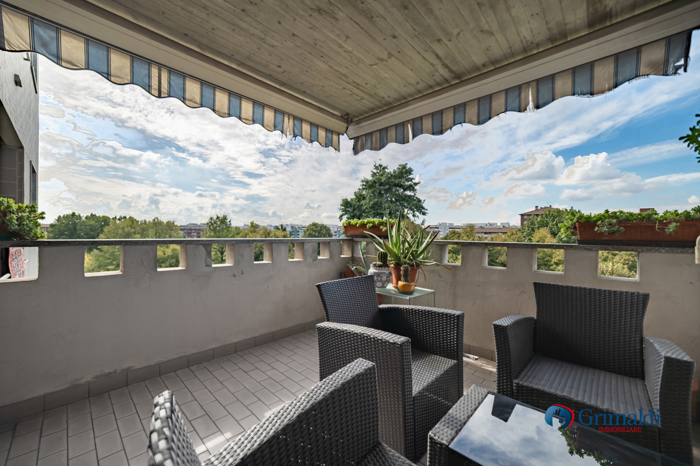 Trilocale con box a Milano