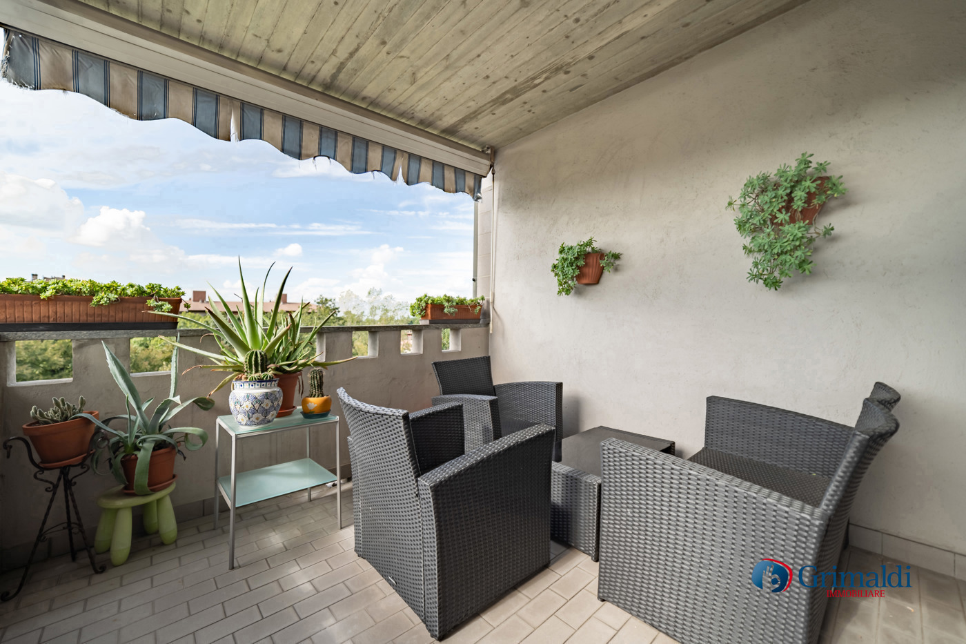 Trilocale con box a Milano