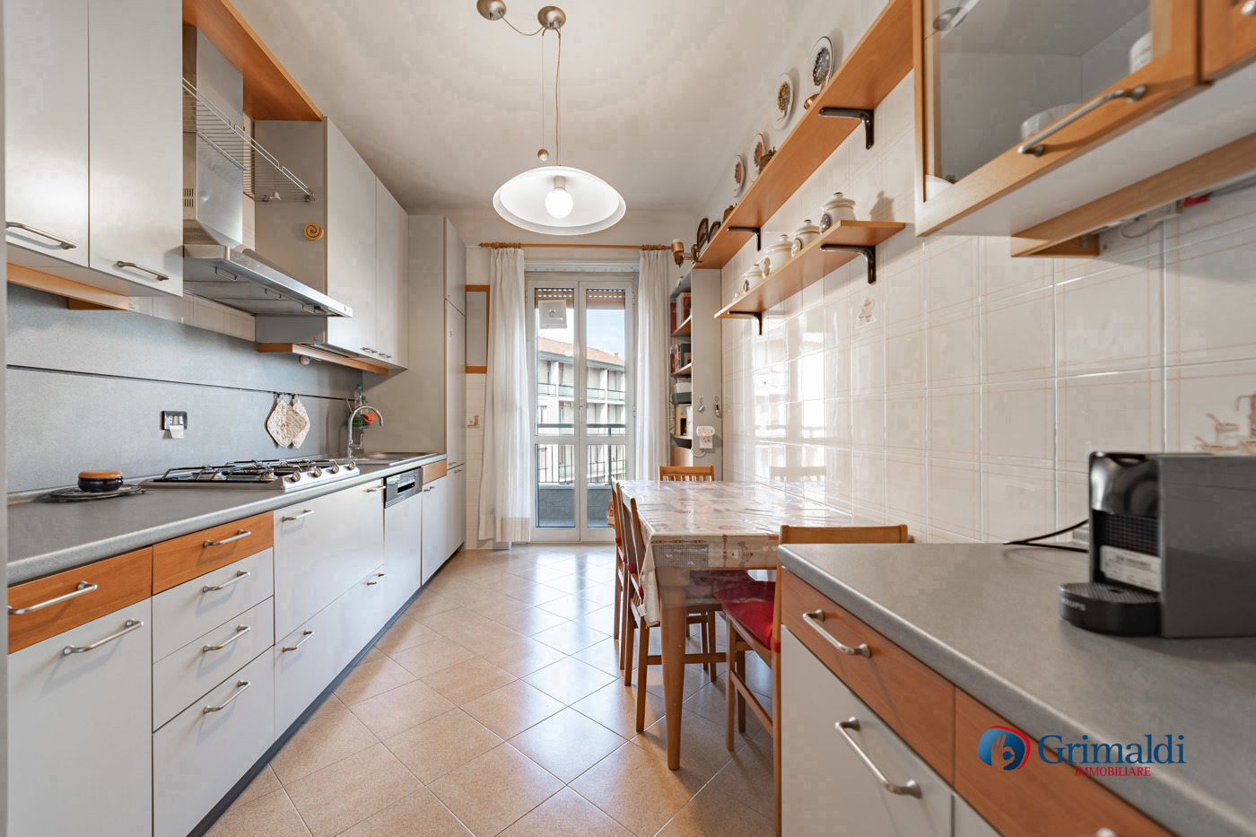 Quadrilocale con box a Milano