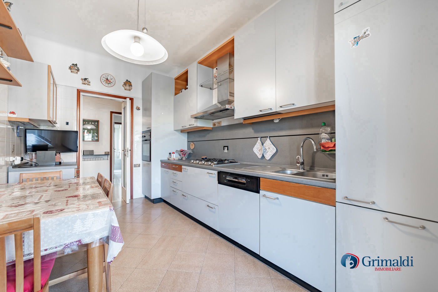 Quadrilocale con box a Milano