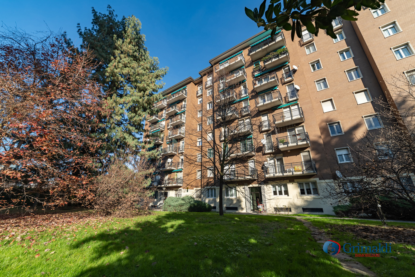 Appartamento con box a Milano