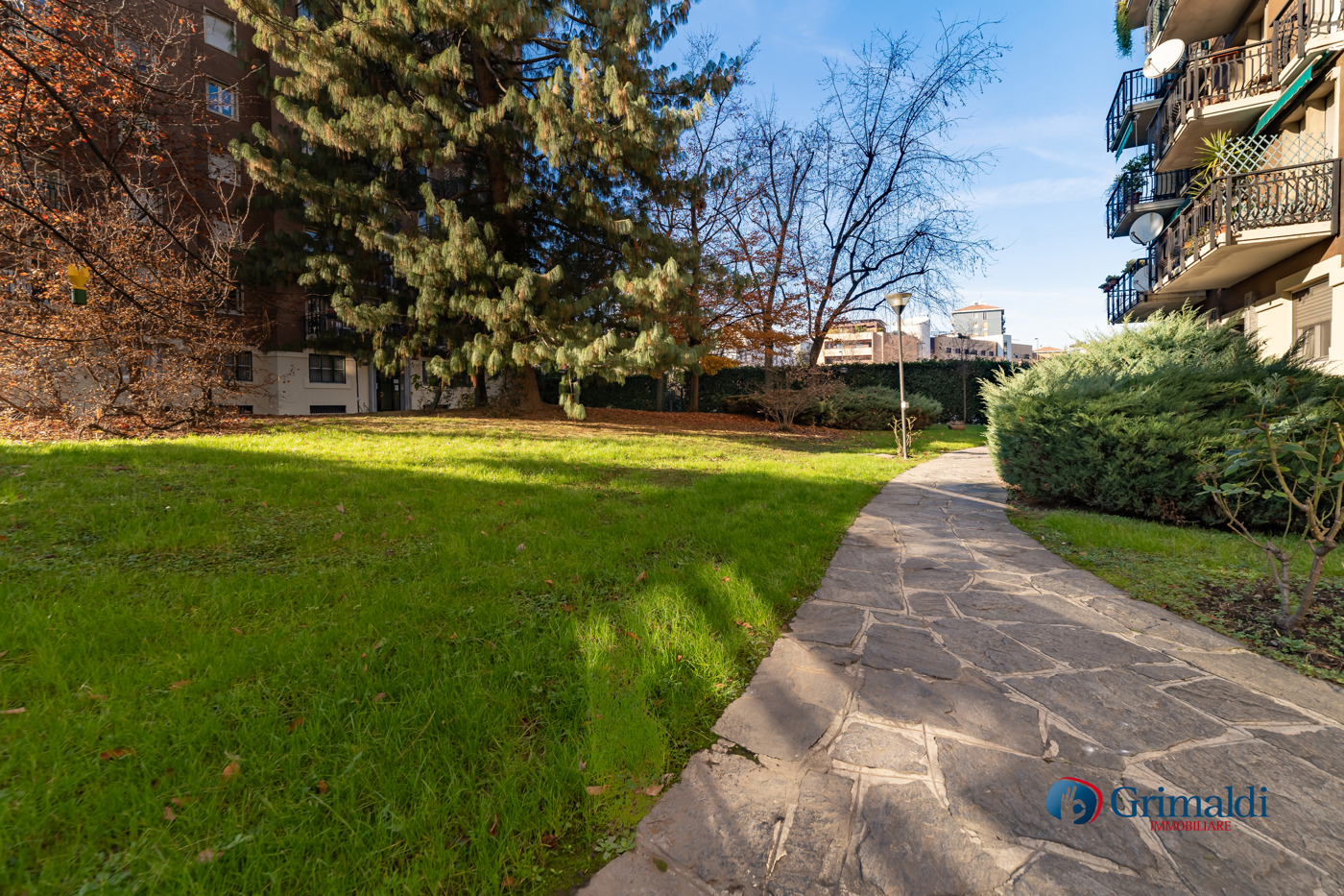 Appartamento con box a Milano