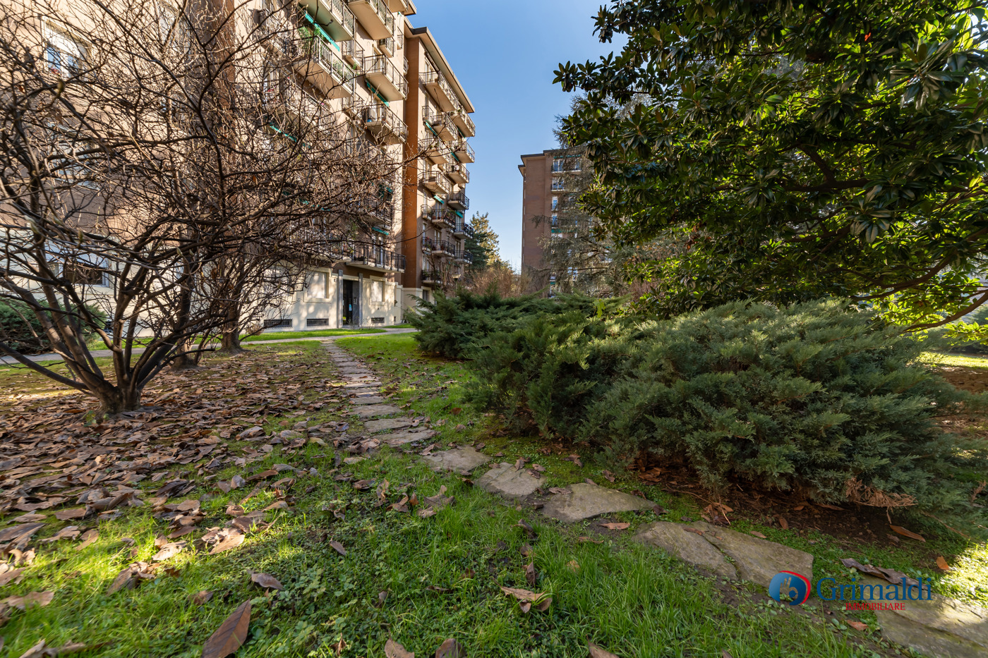 Appartamento con box a Milano