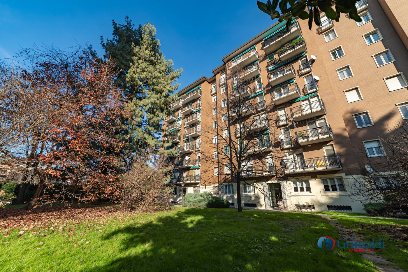 Appartamento con box a Milano