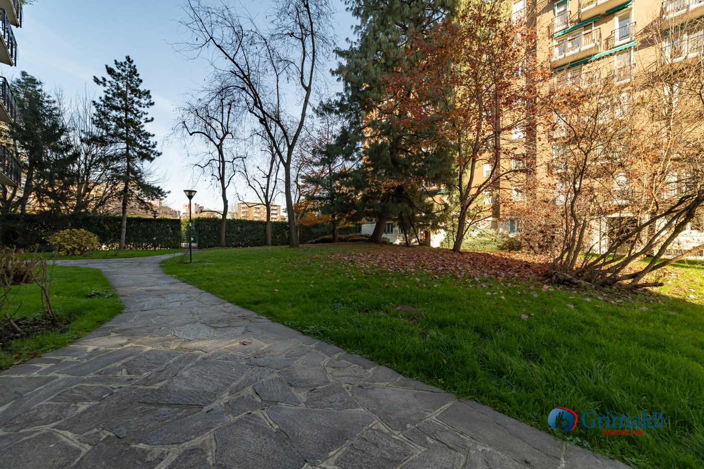 Appartamento con box a Milano