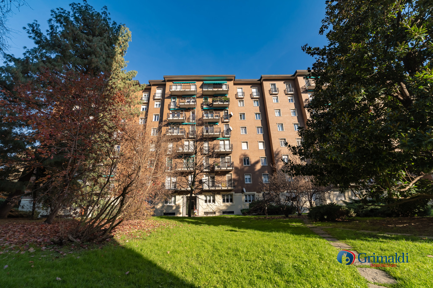 Appartamento con box a Milano