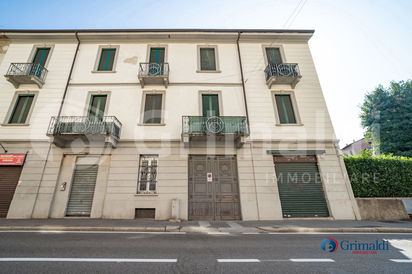 Stabile/Palazzo con giardino a Saronno