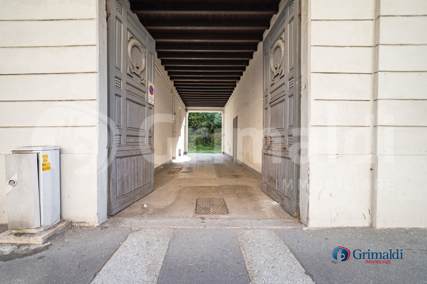 Stabile/Palazzo con giardino a Saronno