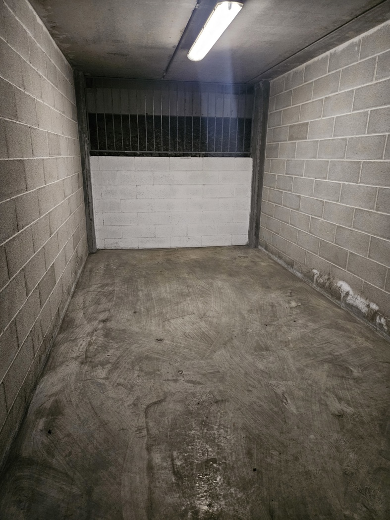 Box/Garage 14mq in vendita a Milano
