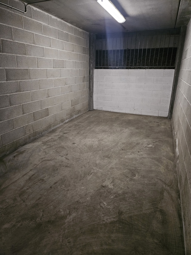 Box/Garage 14mq in vendita a Milano