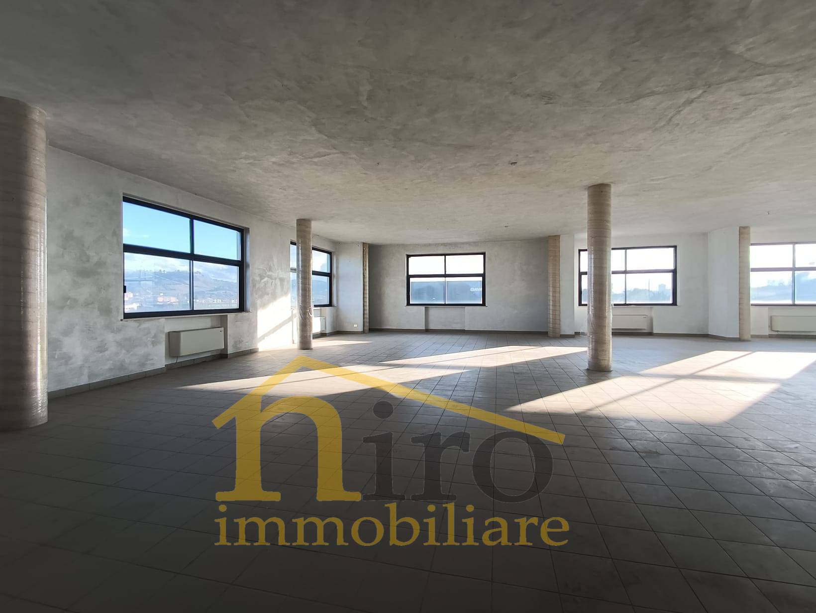 Studio/Ufficio in affitto a Citt Sant'Angelo, San Martino Bassa