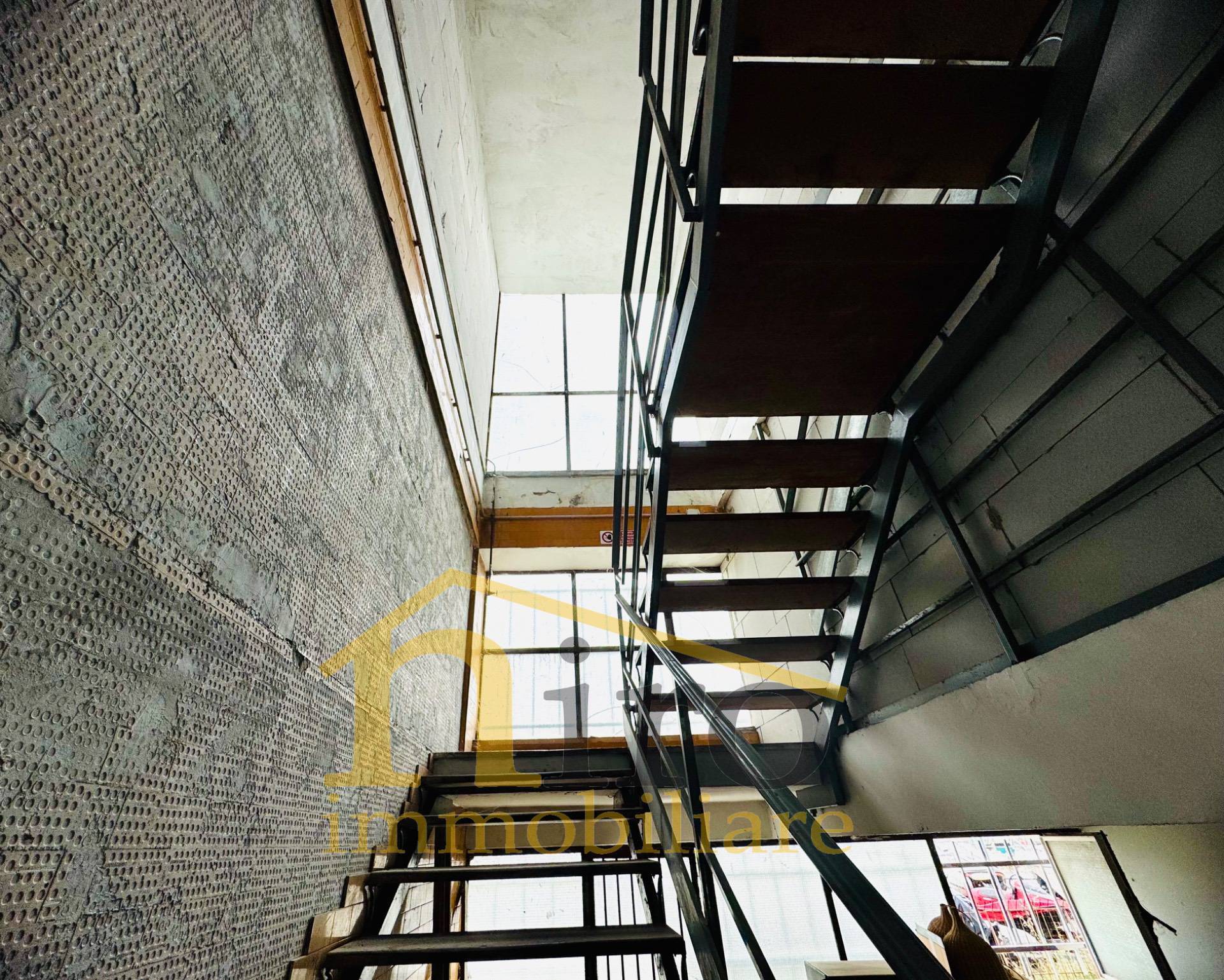 Locale commerciale in affitto a Spoltore, Villa Raspa