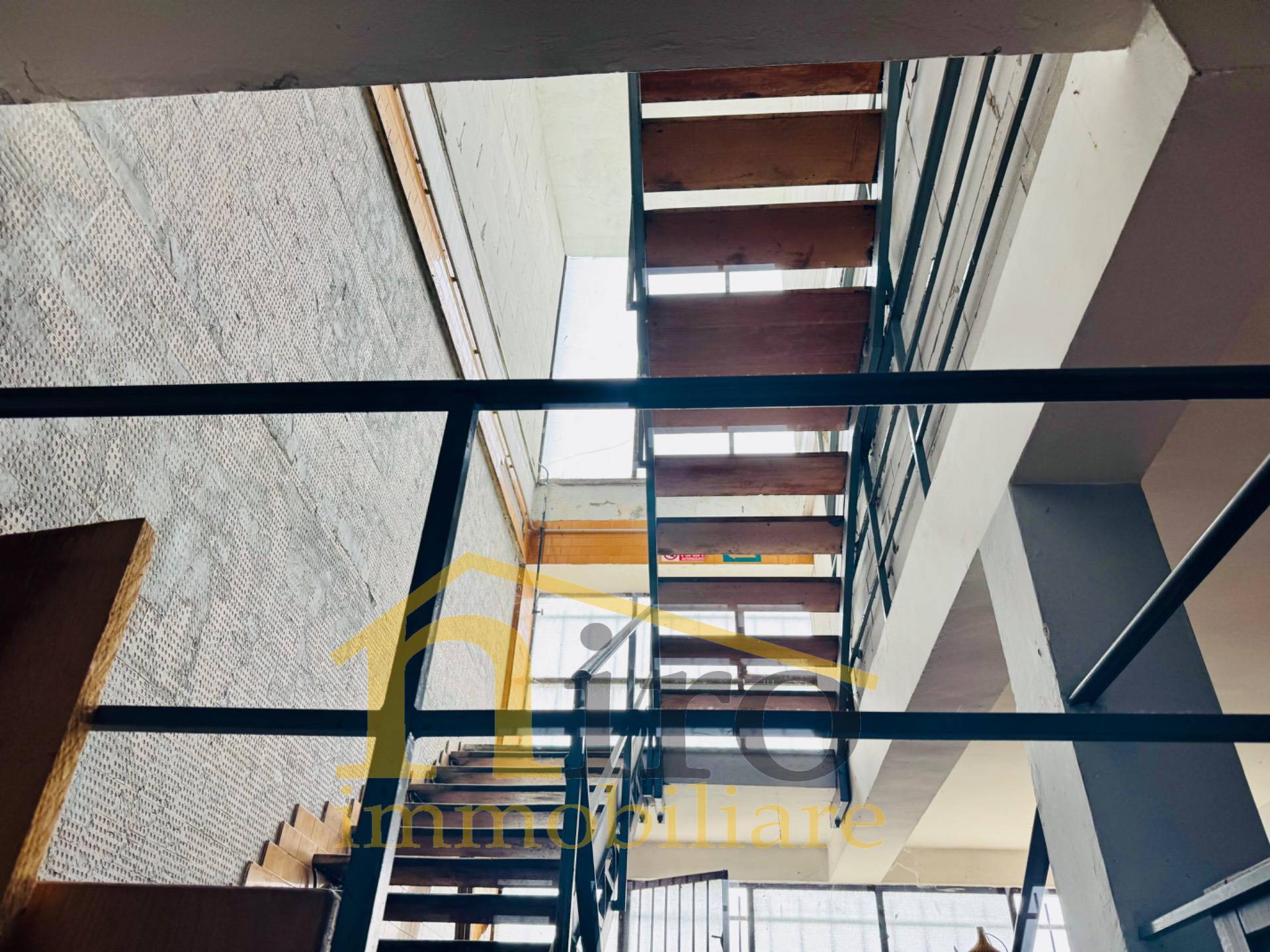 Locale commerciale in affitto a Spoltore, Villa Raspa