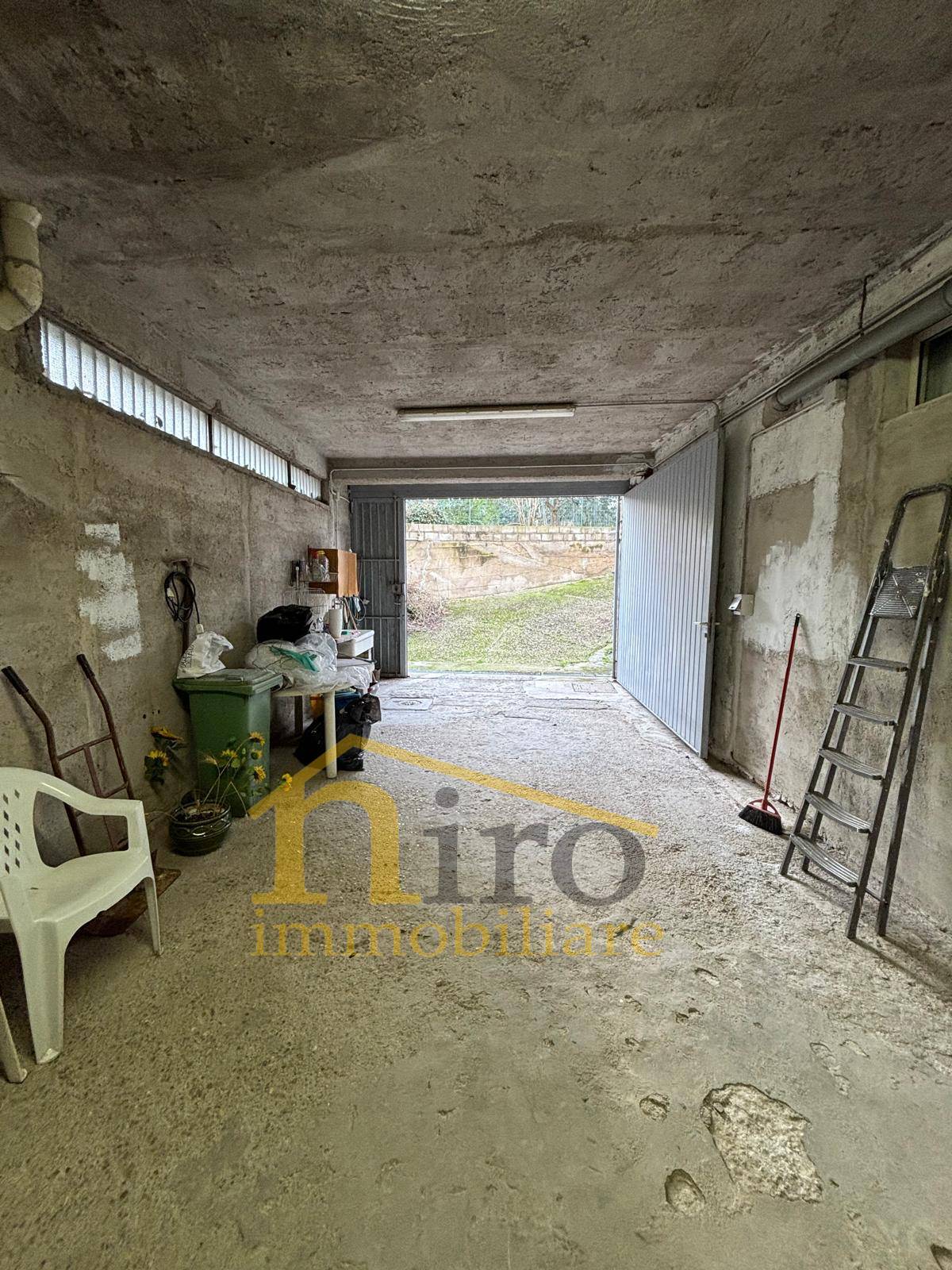 Garage in affitto a Pescara, Zona Ospedale